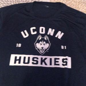 A huskies shirt.